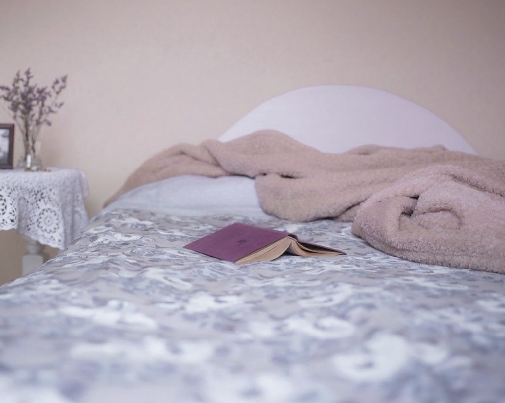 je n'arrive pas à dormir, solutions naturelles pour dormir, remedes naturelles pour dormir, troubles du sommeil, naturopathie et sommeil, fleurs de bach et sommeil,