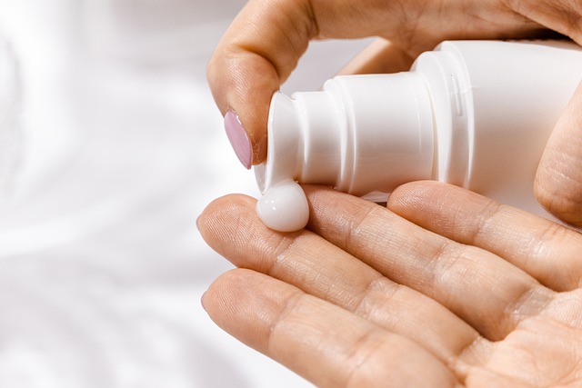 prendre soin de sa peau en été crème solaire